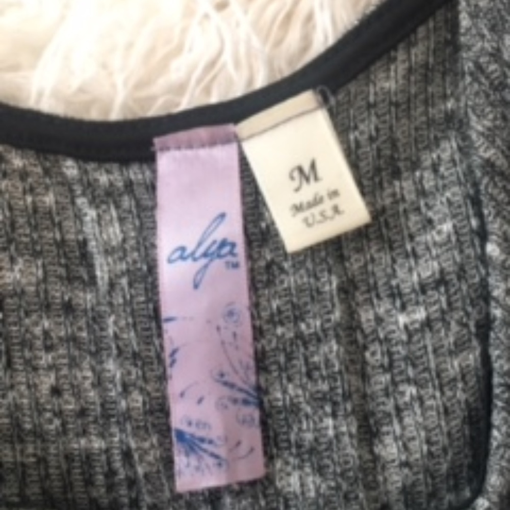 Francesca's Tank Top - Picture 2 of 2